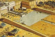 В древности попасть в храм Амона можно было по каналу длиной  несколько сотен метров, идущему от Нила к храму.